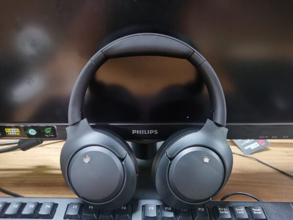 Convenient Wireless Connectivity Headphone (1)