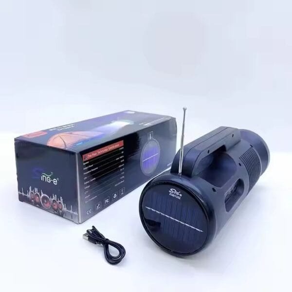speaker with flashlight for outdoor (8)
